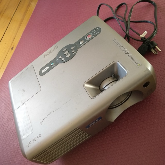 Epson Powerlite 81p Projector 3LCD *For Parts/Not Working* — main photograph