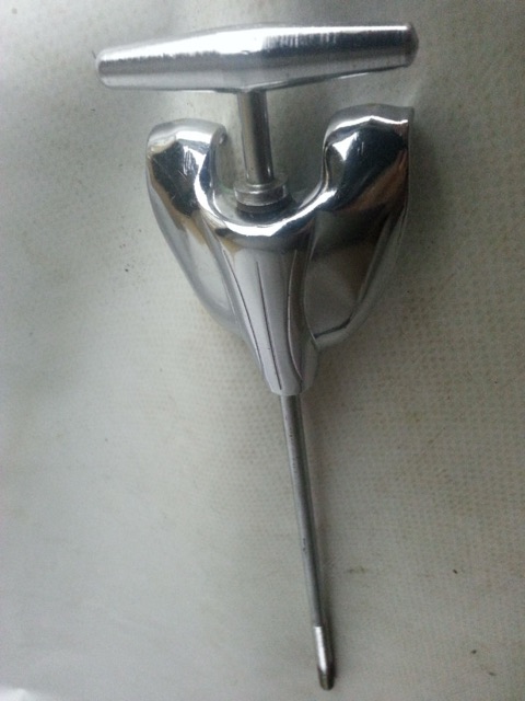 Gretsch Bass Drum Long Tension Rod/Claw Round Badge Chrome Vintage RB 7 3/8"60s — main photograph