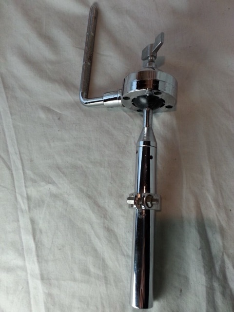 Gibraltar Tom Drum 7/16" L-Arm Swivel-Ball Mount 7/8" Post Tube Chrome* — main photograph