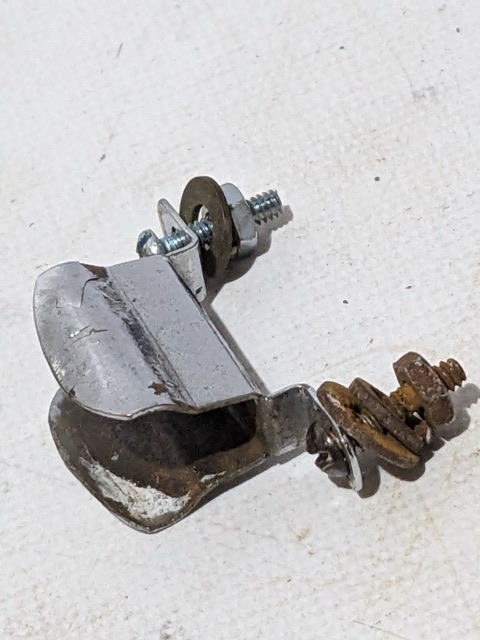 Rogers Drum Key Mount Holder Chrome Vintage 50s Holiday Cleveland USA 1 7/16" — main photograph