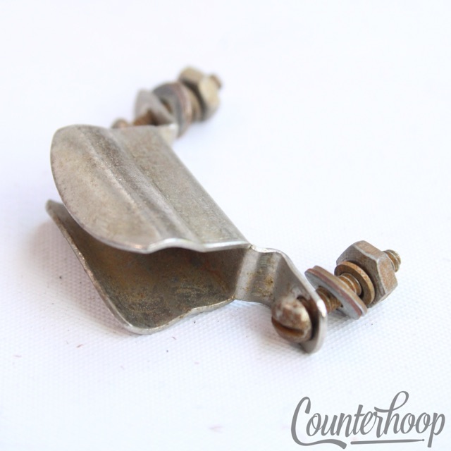 Rogers Drum Key Mount Holder Nickel Vintage 40s Holiday Cleveland USA 1 7/16" — main photograph