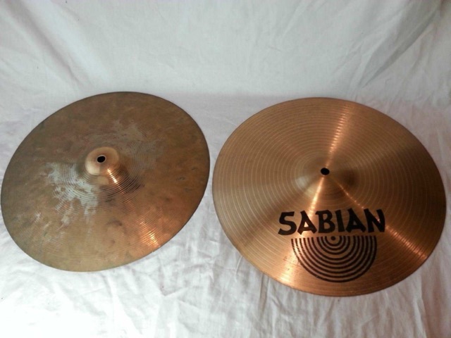 Sabian Hi-Hats Cymbals 14" 1090/1140g Medium B8/Vintage Patina Top Canada* — main photograph