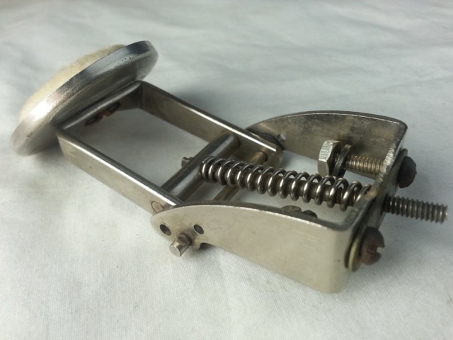 Ludwig Snare/Tom Drum Muffler Short Single-Cup Felt Nickel Tone Control 30s* — main photograph