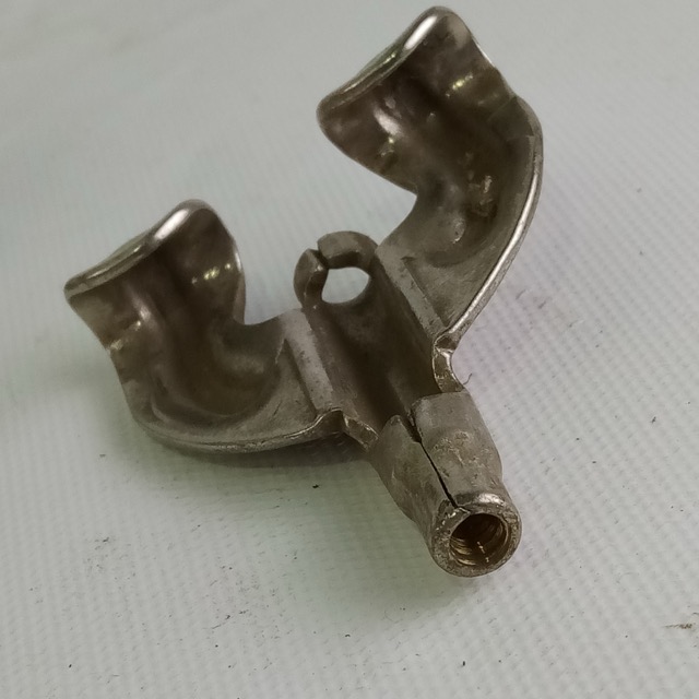 4x claws like pic'd + 3x 13" nickel rods — main photograph