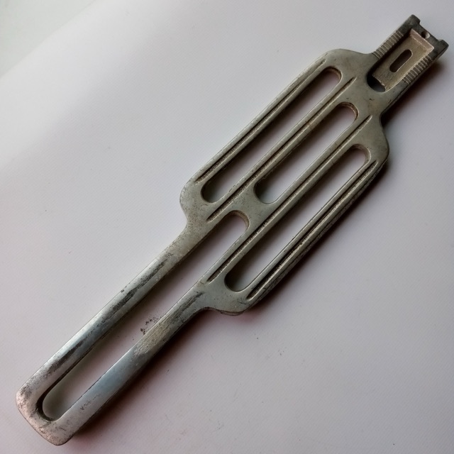 Rogers#395R Solid Footboard Swivomatic Bass Drum Foot Pedal Swivo Part USA 60s — main photograph