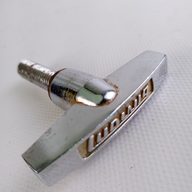 Ludwig 1/4"x1 1/8"Wing-Screw Chrome Vintage 70s Block Logo Cymbal/Tom Stand Part — main photograph