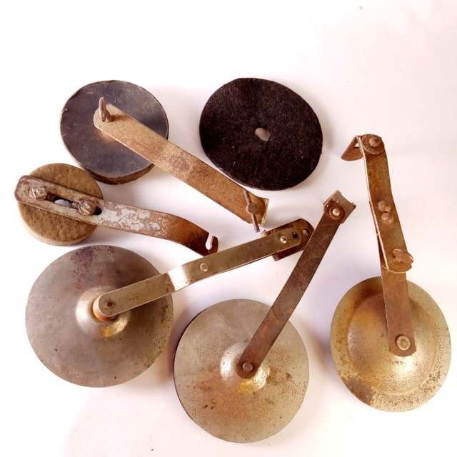 Leedy/Ludwig External Felt+Pads Bass Drum Muffler Parts Lot Clamp-On Hoop-Mount — main photograph