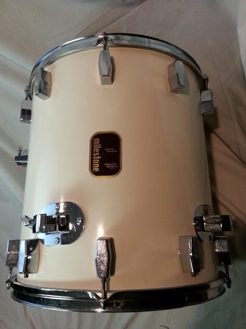 Milestone 16x17"Floor Tom Drum Fiberglass/White Handcrafted Canada Tempus 70s — main photograph