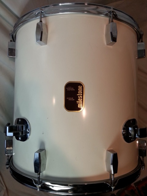Milestone 18x18"Floor Tom Drum Fiberglass/White Handcrafted Canada Tempus 70s — main photograph
