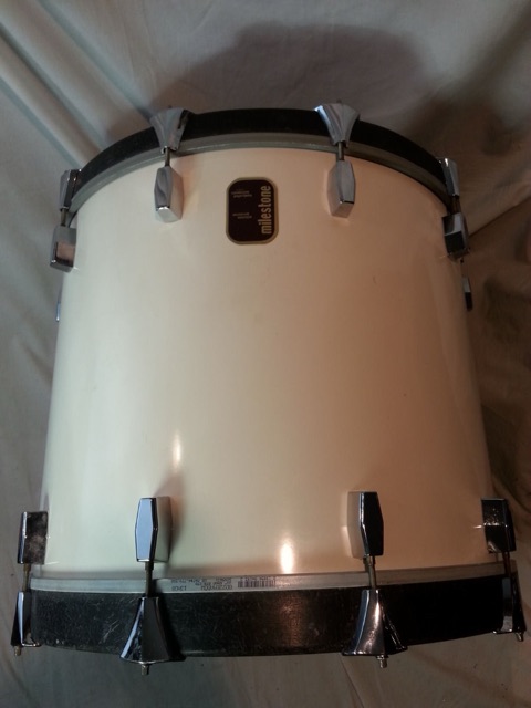 Milestone 22x18" Bass Drum Fiberglass/White Handcrafted Canada Tempus 70s* — main photograph