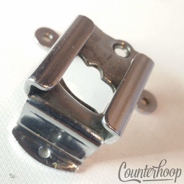 Slingerland 3/Three-Point Throw-Off/Strainer Backing Plate Radio King 50s Chrome — main photograph
