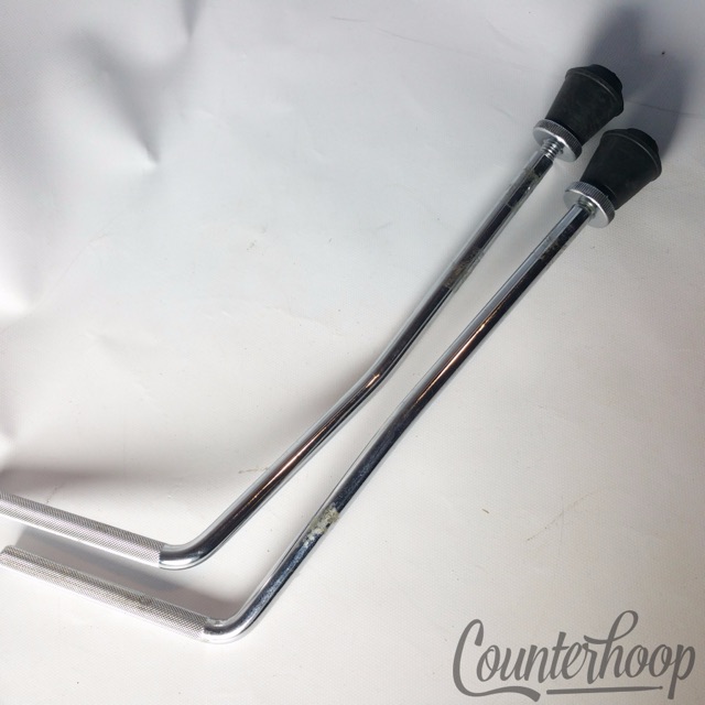 Gibraltar Gull-Wing Bass Drum Spurs Set 2x Chrome Retractable Rubber Feet Legs* — main photograph