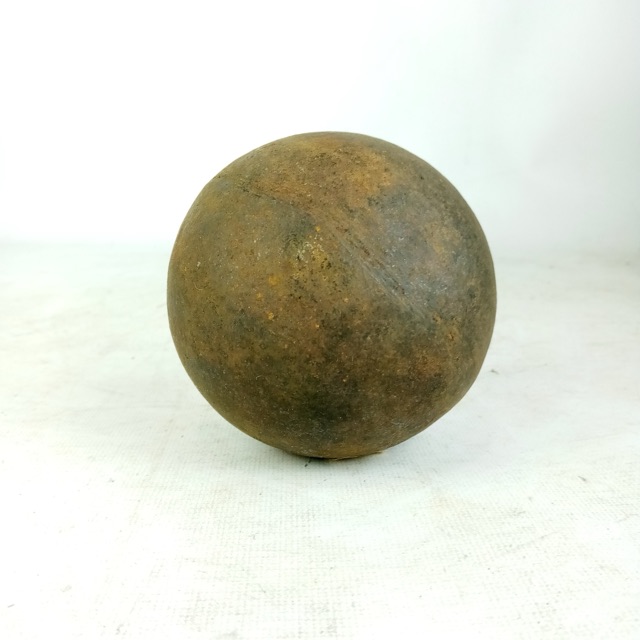 8-Pounder Gettysburg Cannonball Cast Iron Civil War Eisenhower Farm/Culps Hill — main photograph