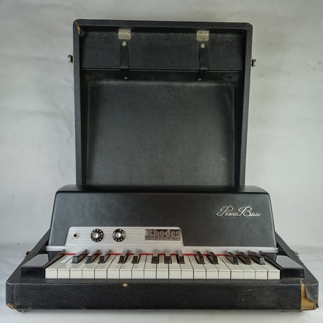 Fender Rhodes Piano Bass 1979 32-Key Electric Keyboard Vintage 70s +Suitcase Top — main photograph