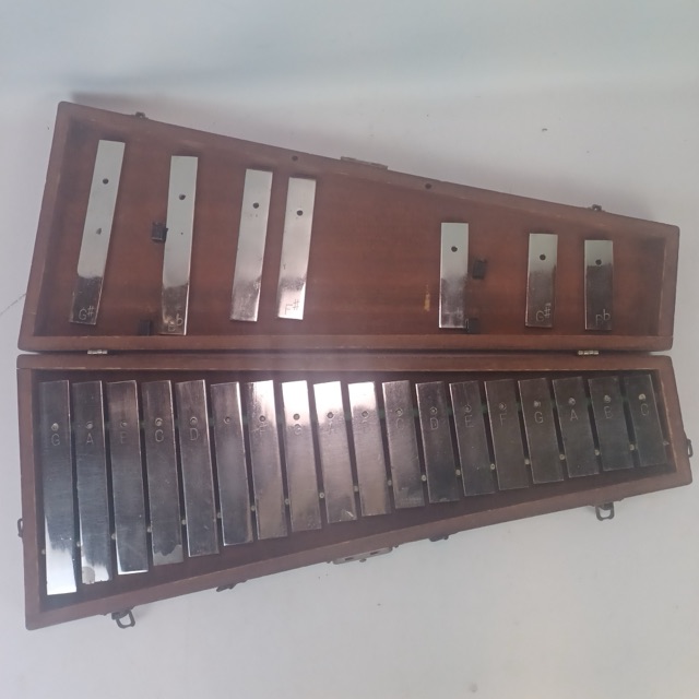 Leedy 2.5-Octave Orchestra Bells Glockenspiel Steel Xylophone Indianapolis +Case — main photograph