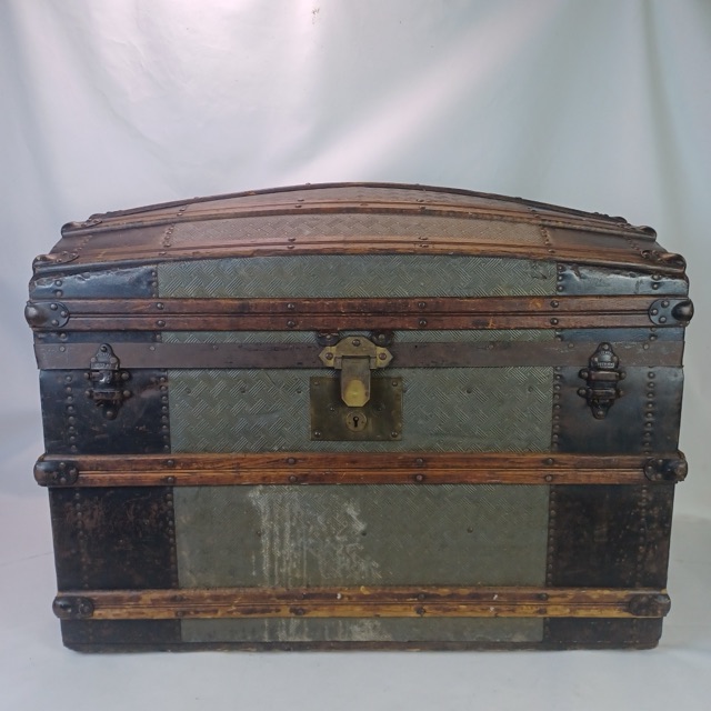 Dome/Barrel-Top Steamer Trunk 19th Century Nat.Wood+Embossed Tin — main photograph
