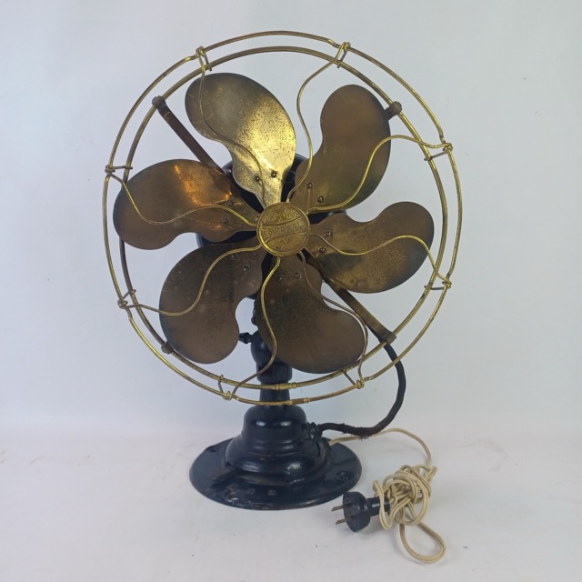 Antique Emerson 21666 Brass Blade Desk Fan 1'Cast Iron Oscillating Works Vintage — main photograph