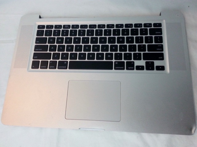 Apple MacBook Pro 15" Top Case Trackpad Keyboard Mid 2010 #661-5481 A1286* — main photograph