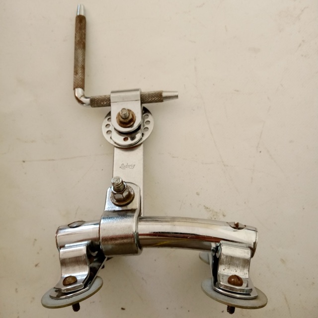 Ludwig Vintage 60s Bass Drum Rail Tom Mount 4hole L-Arm Super Classic Chrome USA — main photograph