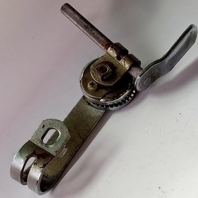 MIJ Bass Drum Rail Tom Drum Slider Mount Clipper L-Arm Chrome Vintage 60s Japan — main photograph