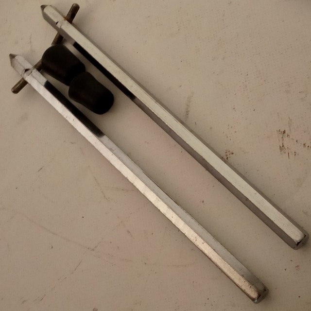 Rogers 2x Hex Spurs Bass Drum Legs Chrome Vintage 60s Holiday Cleveland USA Set — main photograph