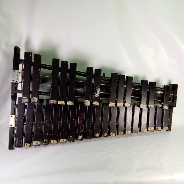 Musser M67 2.5 Octave Xylophone with Kelon Bars+Resonators Marching Percussion66 — main photograph