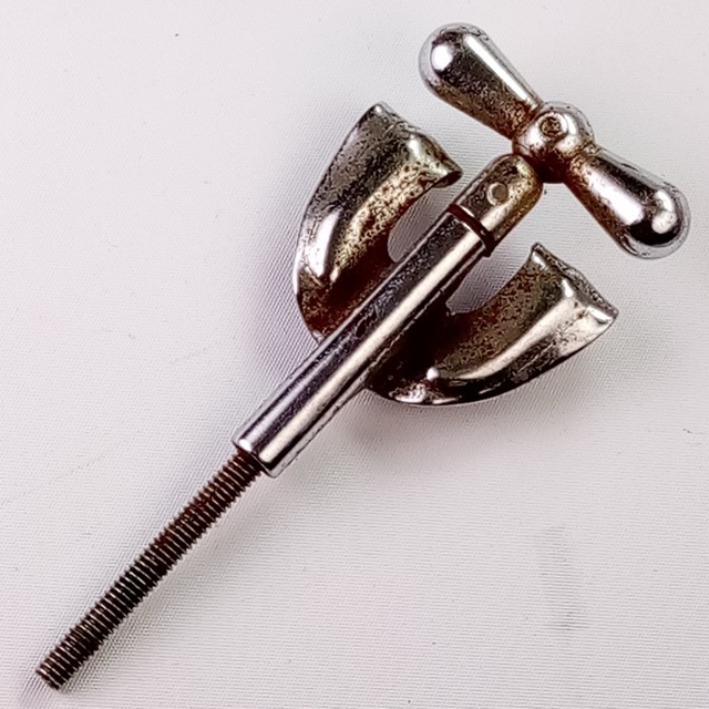 Rogers 60s 1+Bow-Tie Bass Drum Tension T-Rod+Claw 3 3/4"Chrome Holiday Cleveland — main photograph