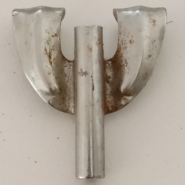 Rogers 1x Bass Drum Tension-Rod Claw Holiday Cleveland Vintage60s Chrome Bow-Tie — main photograph