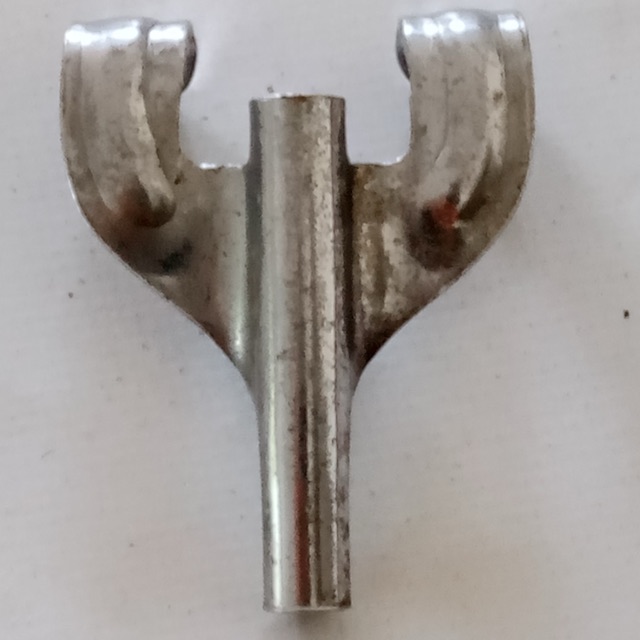 Gretsch 1+ Claw Threaded Drum T-Rod Single Tension Snare/Bass Round Badge Chrome — main photograph
