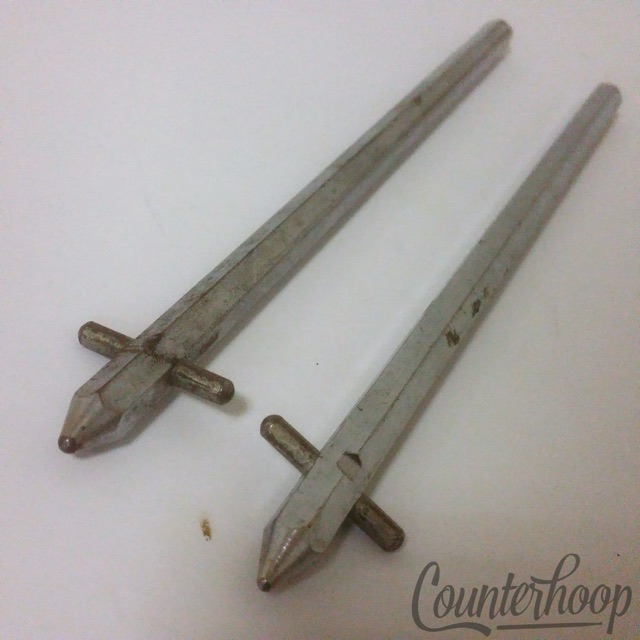 Rogers 2x Hex Spurs Bass Drum Legs Chrome Vintage 60s Holiday Cleveland USA Set — main photograph